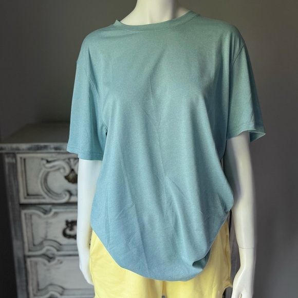 Old Navy Active Mint Tee - Picture 1 of 4